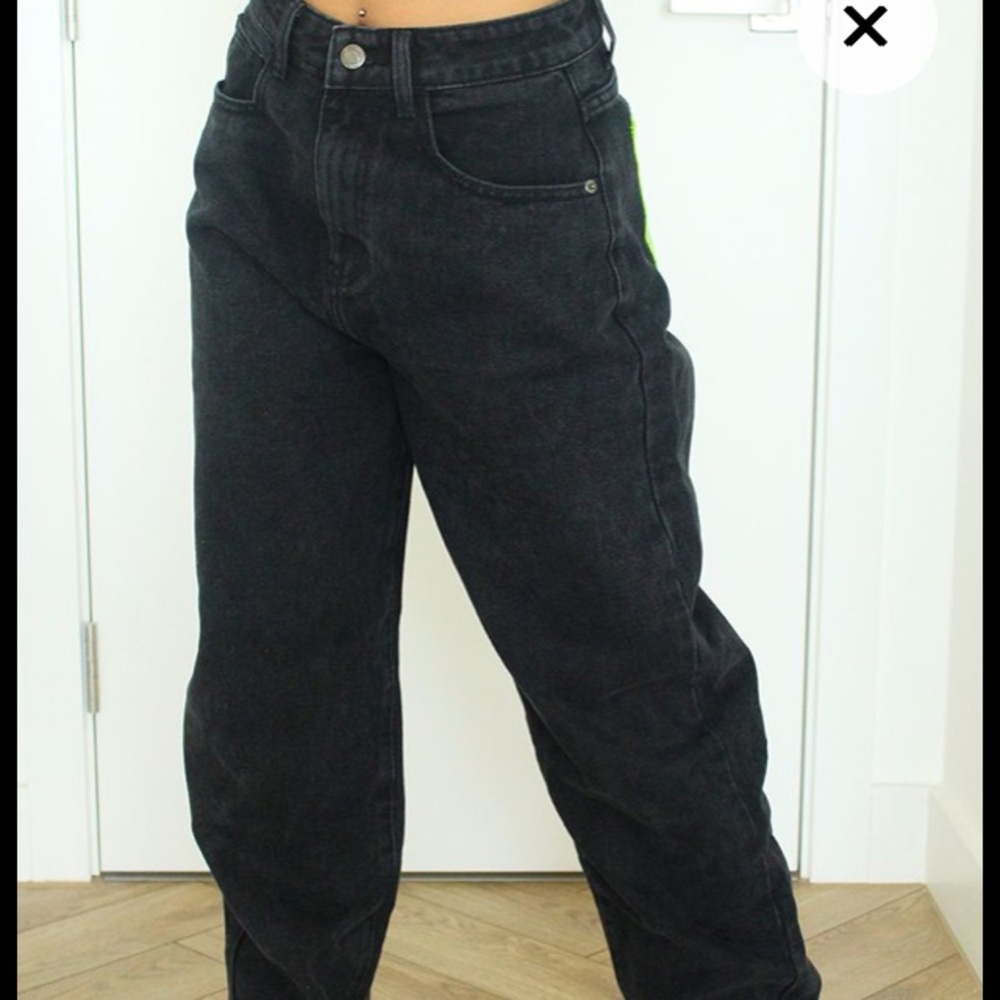 NWOT Pretty little thing mom jeans black